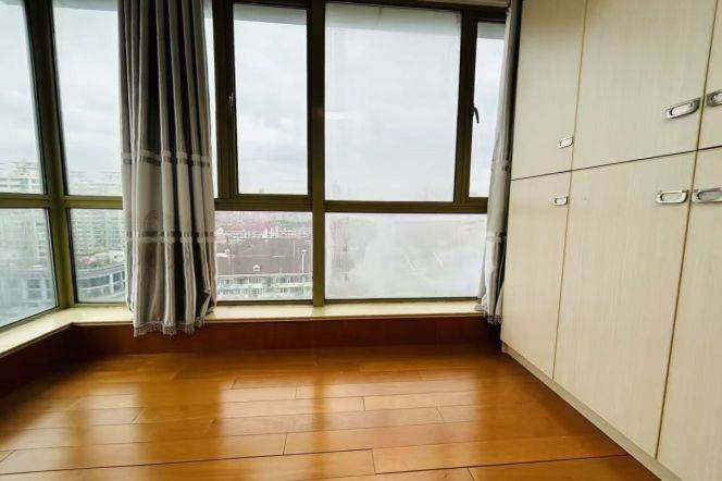 Loushanguan rd/2br 2lr 2baths/big living room/130 sqm/elevator,@L15/2