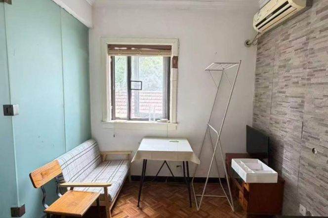 1BR quite nr jiang su Rd station line2/11 for long&short rent