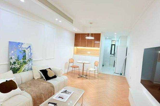 Newly Renovated 1Br/2Lr/1Bt Close to L2/3/4 Zhongshan Park Station 
