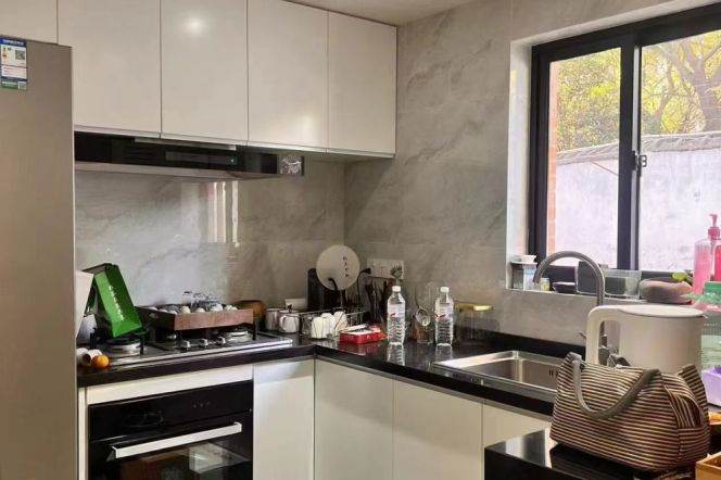 Full furnished 3br/2bath & terrace/oven @Jing'An temple metro