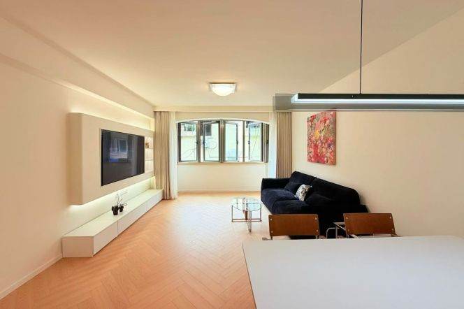 Newly Renovatd Spacious 1Br/2Lr/1Bt@L2/7/14 Jing’an Temple Station 