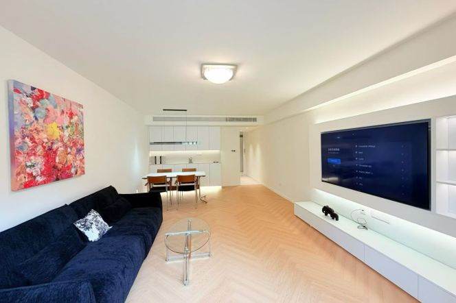 Newly Renovatd Spacious 1Br/2Lr/1Bt@L2/7/14 Jing’an Temple Station 