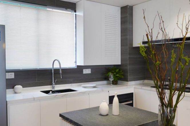2 Brs, 2 Baths, Central ac/Oven/Dryer/Parking lot, 120 sqm @ Longhua metro L12
