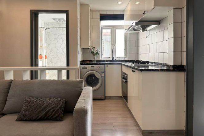 Full furnished 2br/85sqm & elevator/oven @Jing'An temple metro