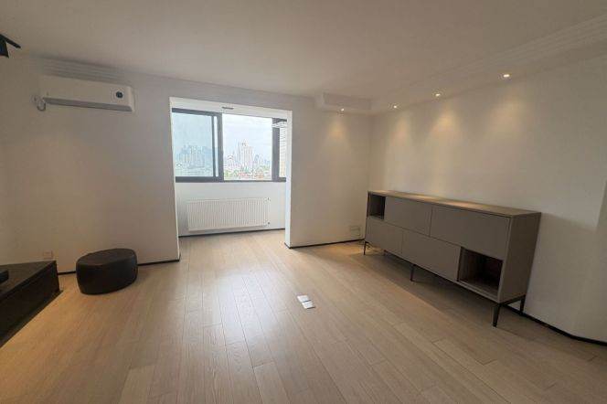 Modern 3BR 2BA High Rise w/Heating+Nice Views On Xingguo Rd