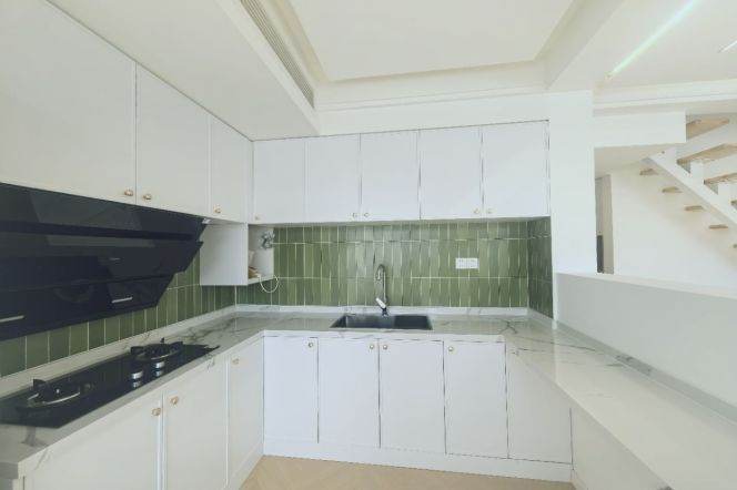 3 Brs, 2 Baths, Floor heating/Central ac/Bathrub/Dryer, 130 sqm @ Shuicheng metro L10