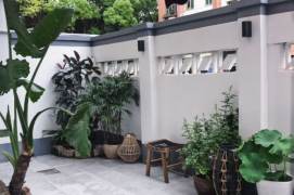 Homey 2br with yard at Century Park  Line 2&14     Q2081