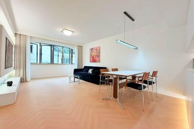Newly Renovatd Spacious 1Br/2Lr/1Bt@L2/7/14 Jing’an Temple Station 