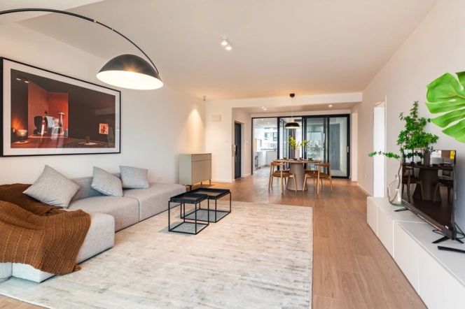 3 Brs, 2 Baths, Open Balcony/Floor heating/Oven/Dryer, 150 sqm @ Jiashan metro L9&12
