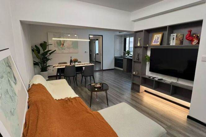 Nice 3brs/2baths & elevator/oven @Changshu Rd & Line 1/7