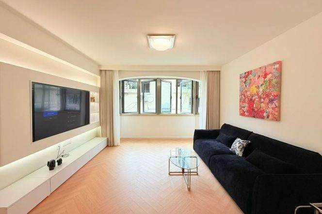 Newly Renovatd Spacious 1Br/2Lr/1Bt@L2/7/14 Jing’an Temple Station 