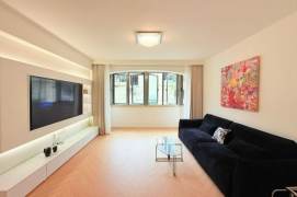 Newly Renovatd Spacious 1Br/2Lr/1Bt@L2/7/14 Jing’an Temple Station 