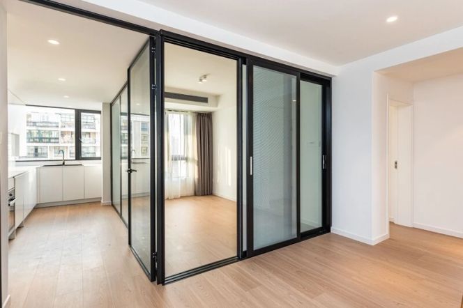 3 Brs, 2 Baths, Open Balcony/Floor heating/Oven/Dryer, 150 sqm @ Jiashan metro L9&12