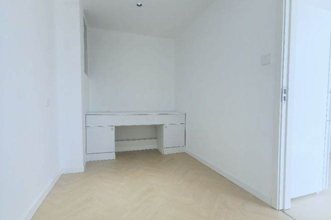 3 Brs, 2 Baths, Floor heating/Central ac/Bathrub/Dryer, 130 sqm @ Shuicheng metro L10