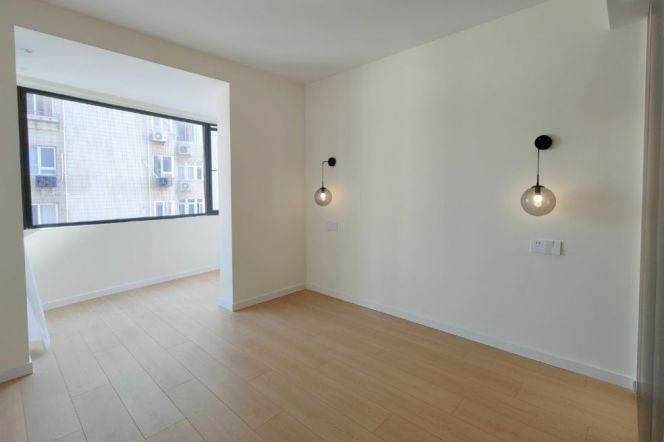 2 Brs, 2 Baths, Floor heating/Central ac/Oven/Dish washer, 120 sqm @ Wuding metro L14