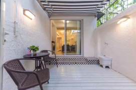 2-Bedroom with Yard, 4-min walk to Line 10 & Line 11 Jiaotong University Station