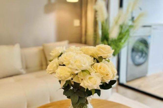 Spacious 1Br/2Lr/1Bt+Lovely Yard Close to L2/11 Jiangsu Rd Station 