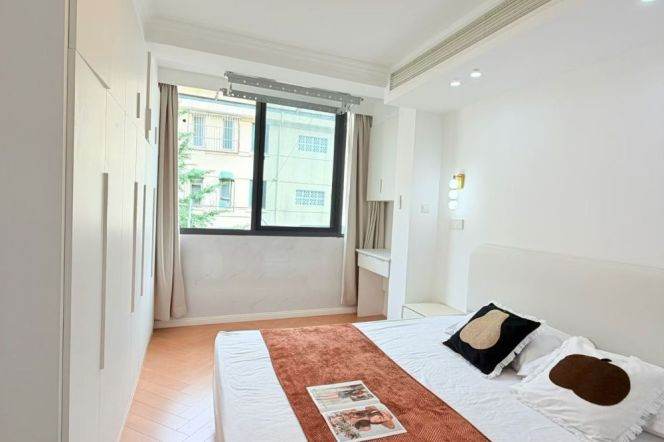 Newly Renovated 1Br/2Lr/1Bt Close to L2/3/4 Zhongshan Park Station 