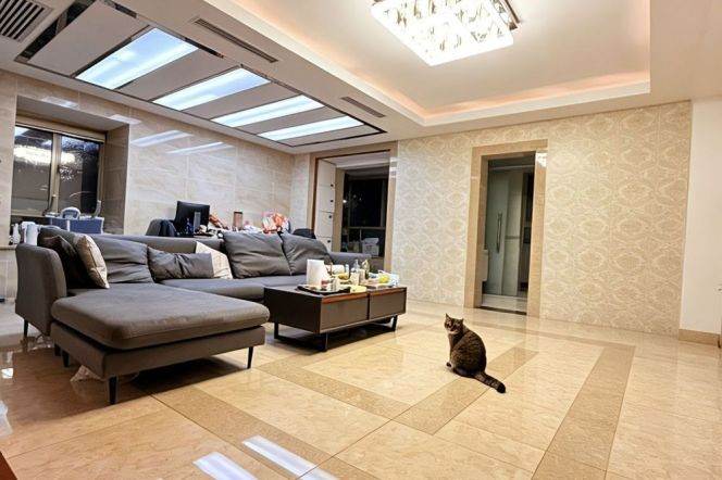 Loushanguan rd/2br 2lr 2baths/big living room/130 sqm/elevator,@L15/2