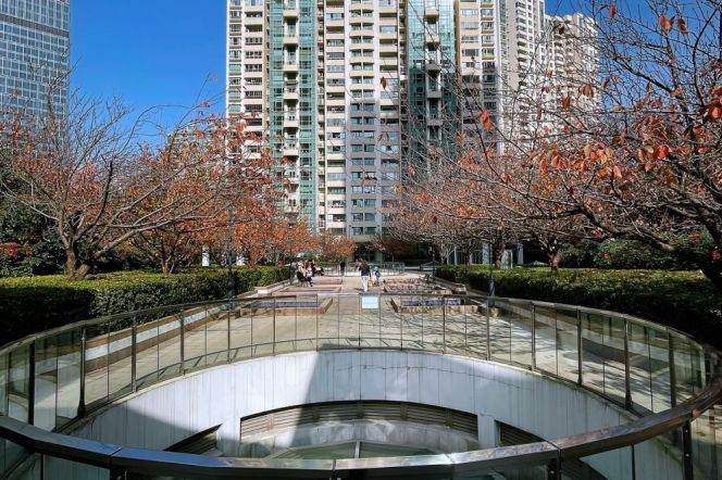 modern 4brs floor heating nice balcony in best compound Jing an temple 34K