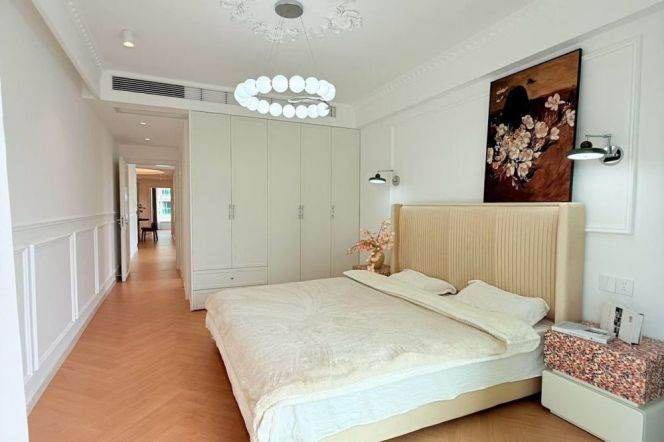 3 Brs, 2 Baths with Open Balcony/Floor heating/Oven/Dryer, 150 sqm @ Zhaojiabang metro L7&9