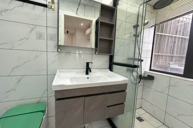 jiangning rd station one bedroom