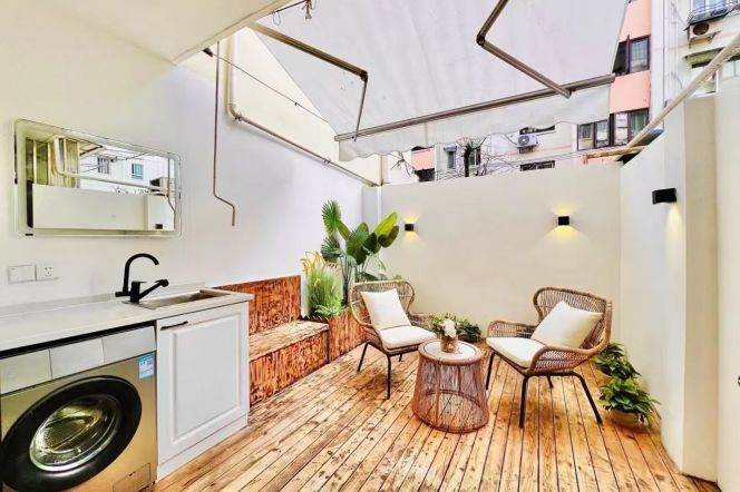 Spacious 1Br/2Lr/1Bt+Lovely Yard Close to L2/11 Jiangsu Rd Station 