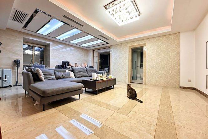 Loushanguan rd/2br 2lr 2baths/big living room/130 sqm/elevator,@L15/2