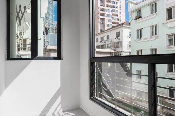 Floor Heating 2Br w. Balcony W. Nanjing Rd Station