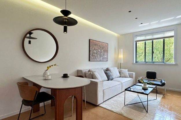 1br, big livingroom, next to Park, subway L4,6Xiangcheng , key, 8.2k