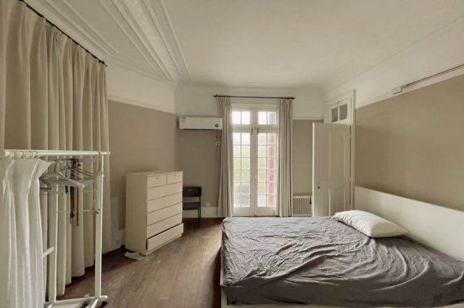 Historic building 1BR APT Jianguo Rd Balcony 12k