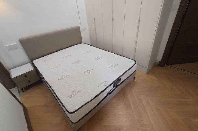 Jiang su rd., 1Br 1Balcony 75Sqm, L2/11