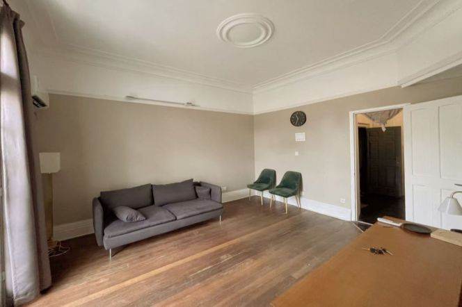 Historic building 1BR APT Jianguo Rd Balcony 12k