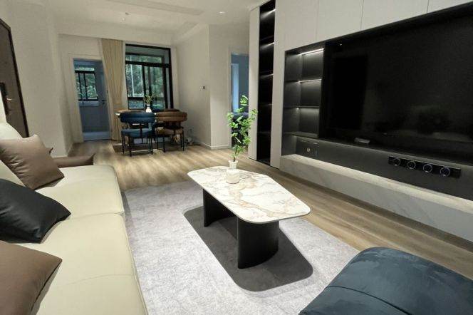 Modern 2BR Apt w/Balcony+Heating nr Century Park  
