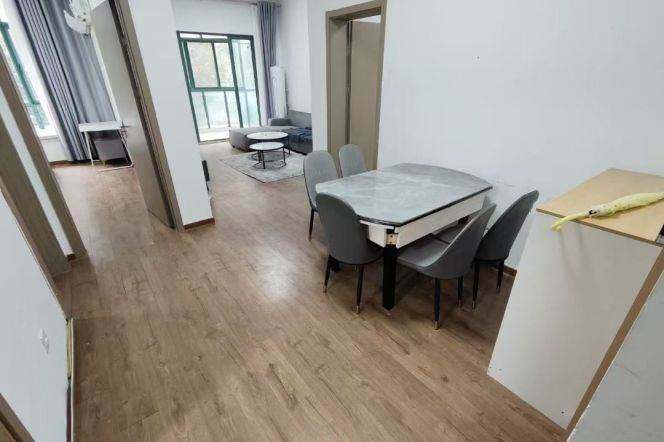 Nice compound/spacious 2br 2lr/great value/95 sqm,Zhongshan park@L2/3/4