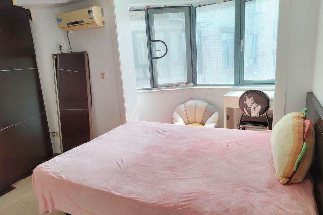 Big windows Bright room SJTU /DHU hong qiao lu 10/3/4 