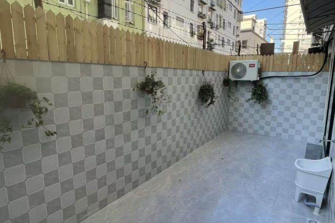 Hongqiao rd 1BR with garden