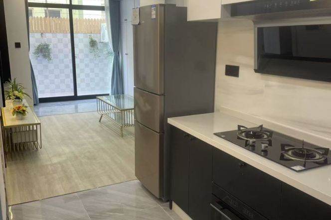 Hongqiao rd 1BR with garden