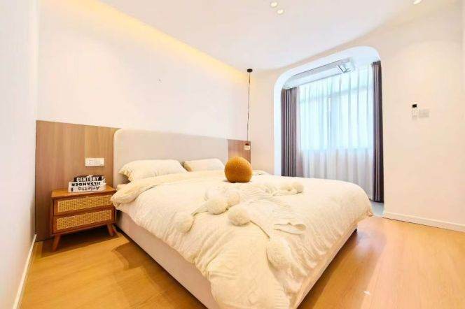 1big livingroom, subway L2,4,6,9Century Avenue, First rent, key.8.7k