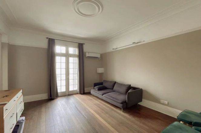 Historic building 1BR APT Jianguo Rd Balcony 12k