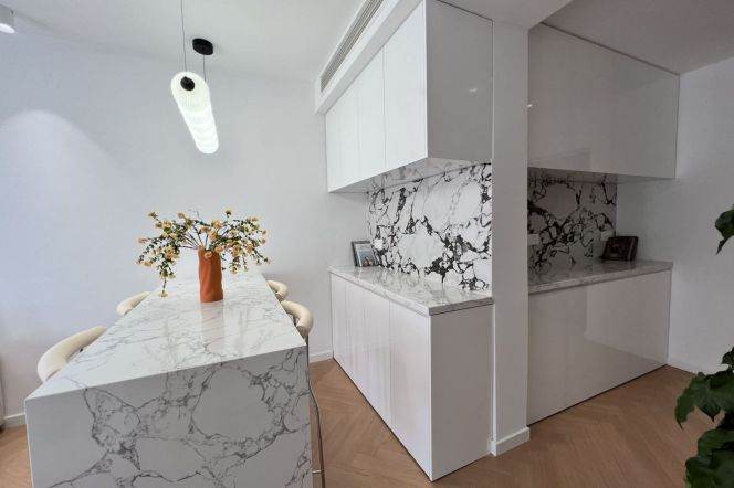 Nice Elevator Balcony Apt beside Suzhou Creek