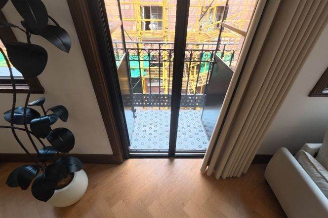 Jiang su rd., 1Br 1Balcony 75Sqm, L2/11