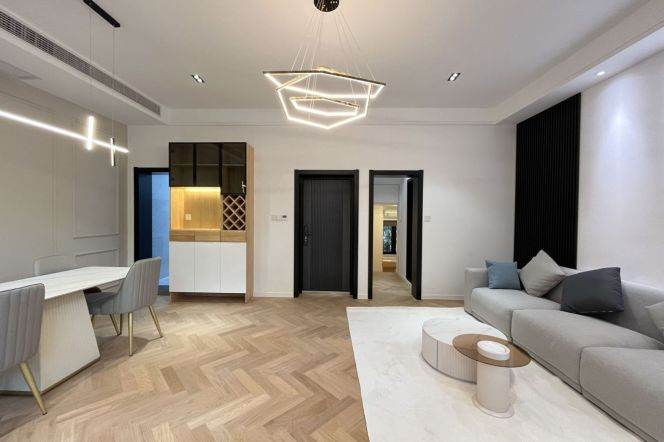 West Nanjing Rd Station 2Br/2Bath with Open Balcony Line2/12/13