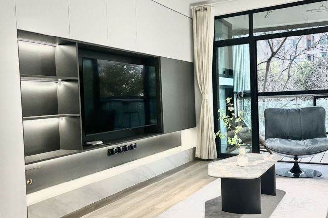 Modern 2BR Apt w/Balcony+Heating nr Century Park  