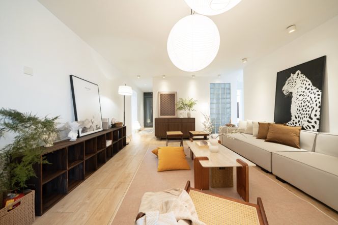 Daily/Weekly Rent Available | 6 Bed 2 Bath in Jing'An