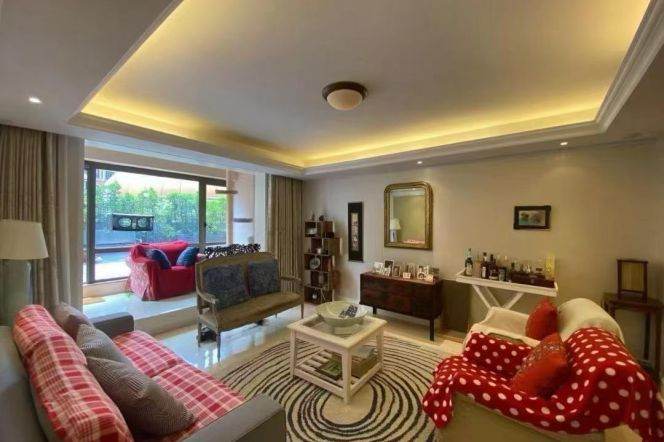 Qualify cumminity 3br with 200 sqm terrace@West Jianguo Road