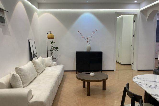 Brand new 2 br nice modern decoration central AC M3/4/8 People Square 