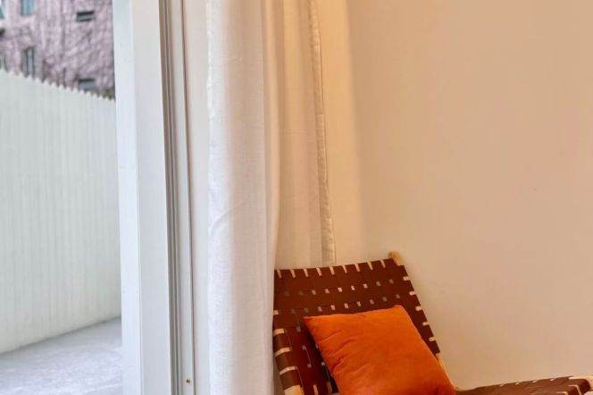 11.5k Clean 1Br with big courtyard and floor heating Nr Changping Rd.line7