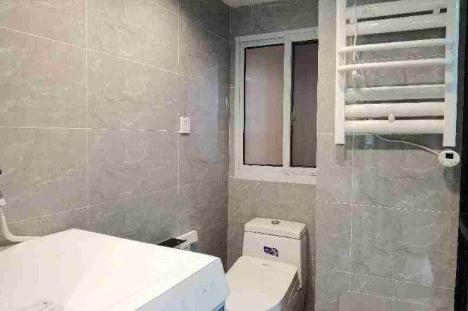 Spacious&Modern&Bright Elevator 2Bdrs 1Bath Apt+L2+3+4 Zhong Shan Park+Large Terrace