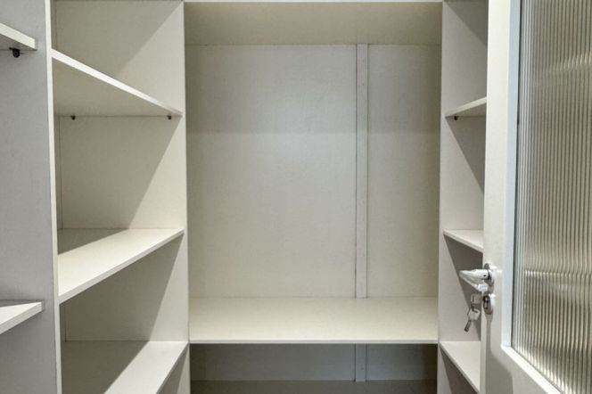 West Nanjing rd metro L2&12&13 | Spacious2BR-2bathr | Central AC+ Heating